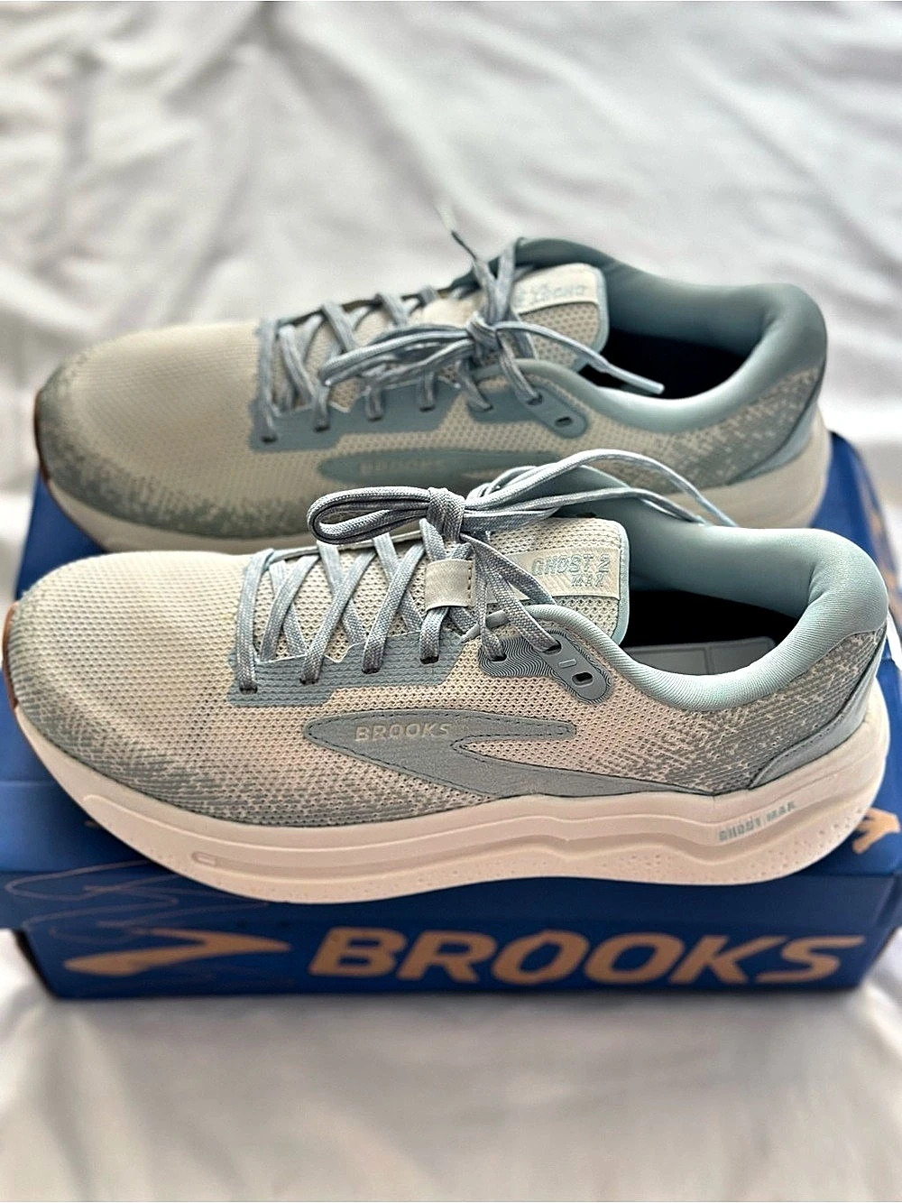 NEW Brooks Ghost Max 2 Women's Athletic Shoes Blue & White US 8.5